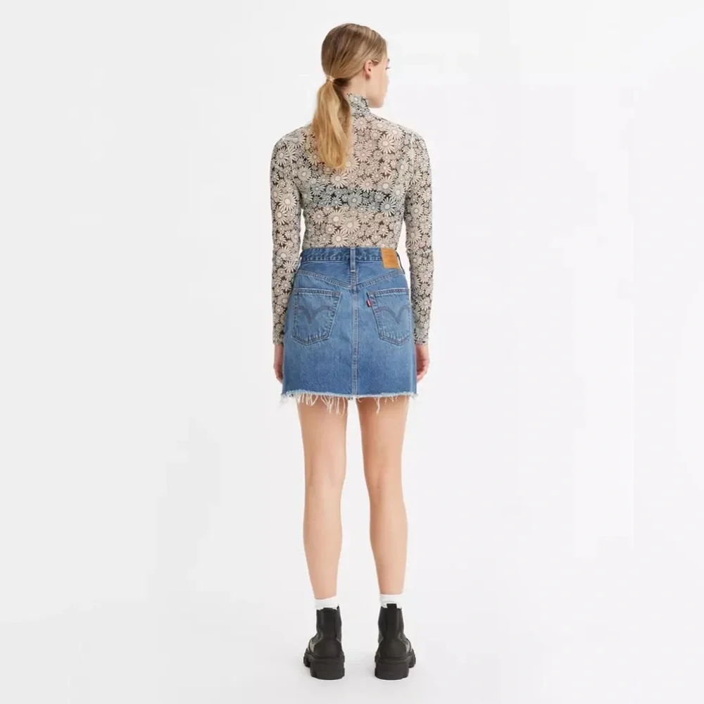 Levi’s Ribcage Denim Skirt - Picture 4 of 4